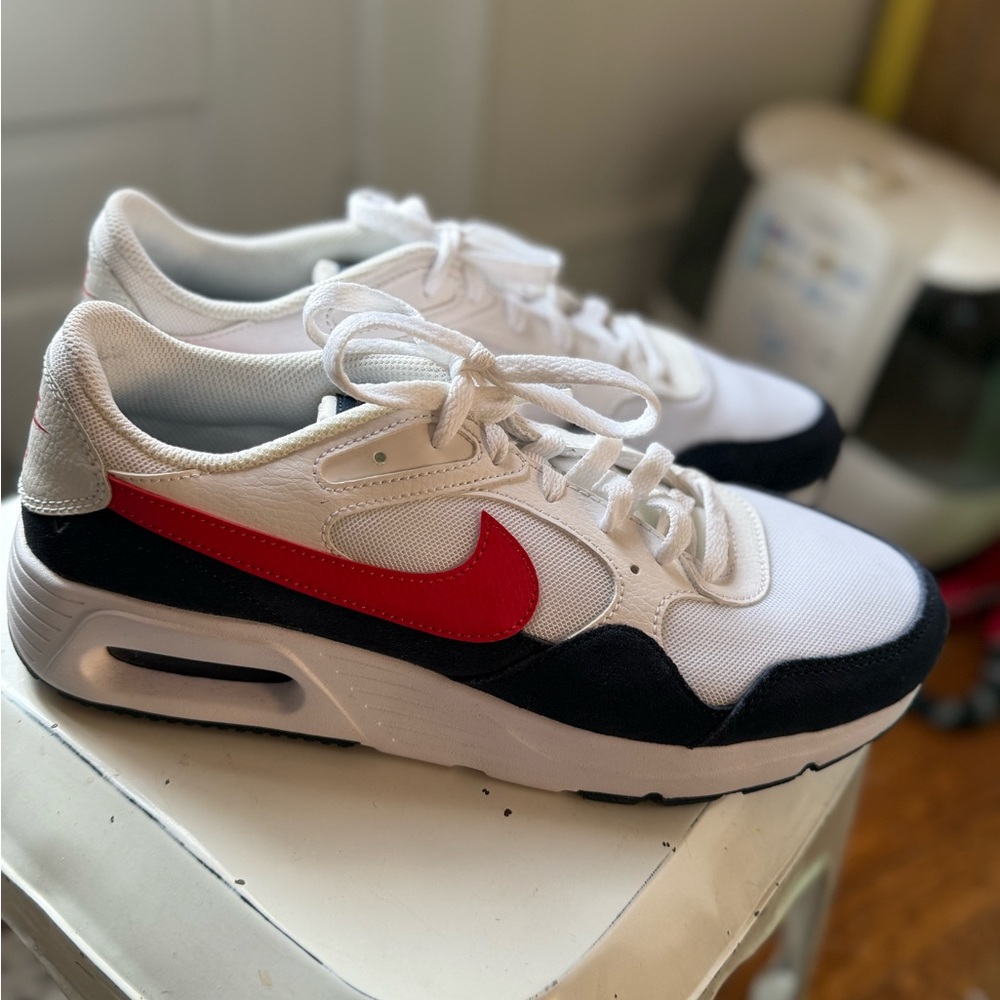 New Nike air max  
White,red and navy blue 
Men’s size 8.5 / women’s 10.5